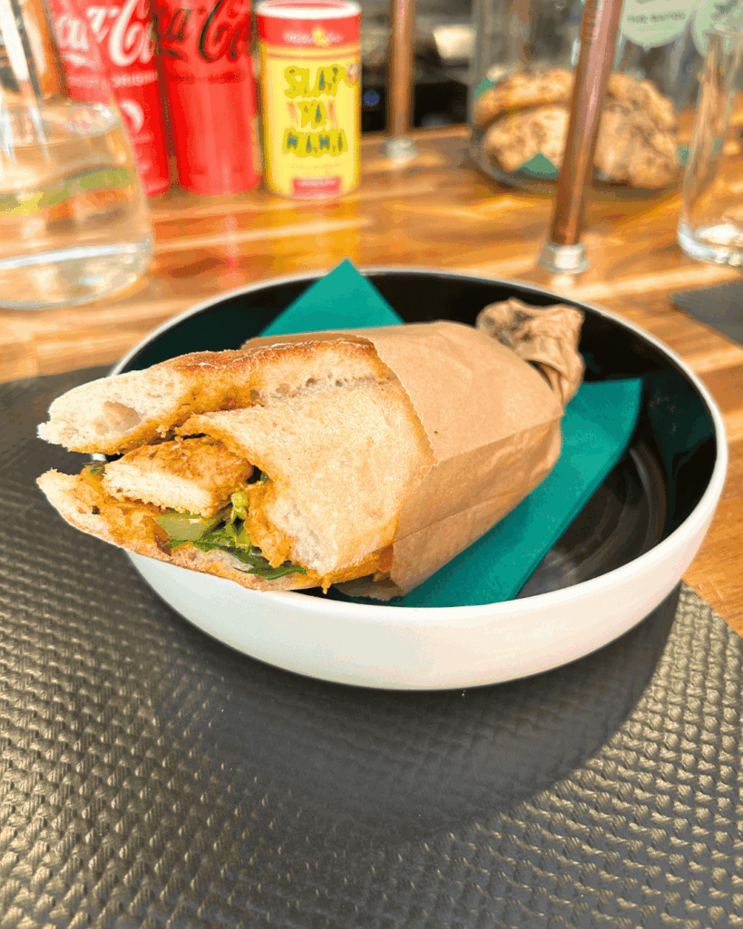 un sanduiwch powbol de louisiane The Bayou