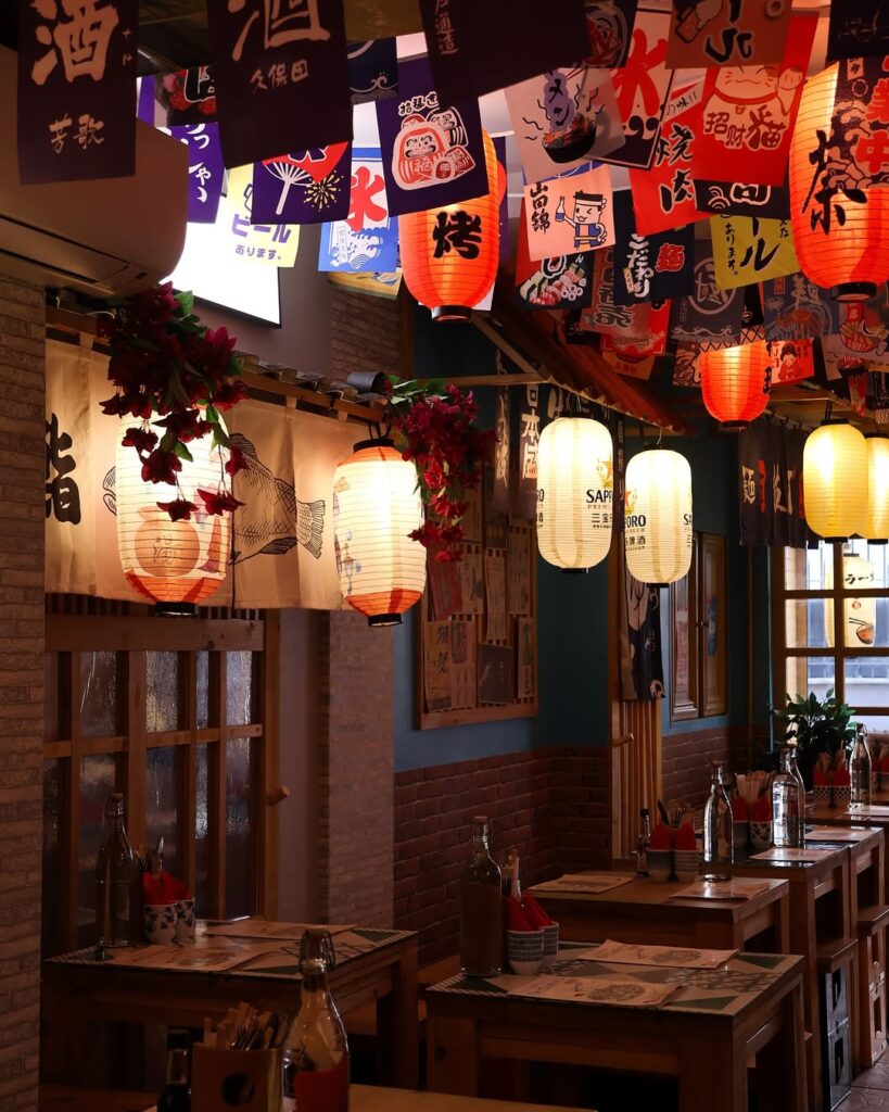 La décoration immersive de Tokyo Menya à Perpignan