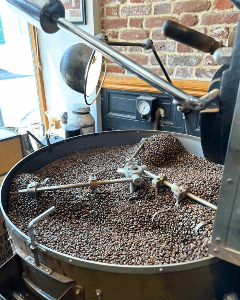 Torréfaction visible chez maison deuza à saint jean de luz