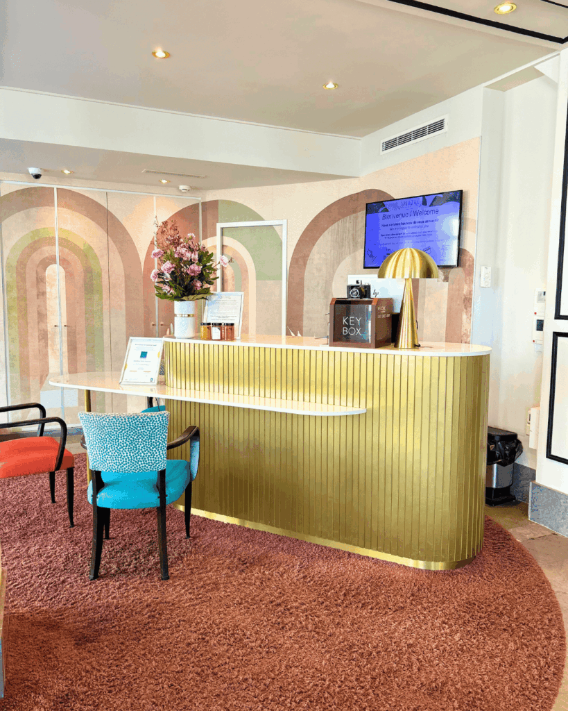 acceuil de l'hotel plaza à biarritz