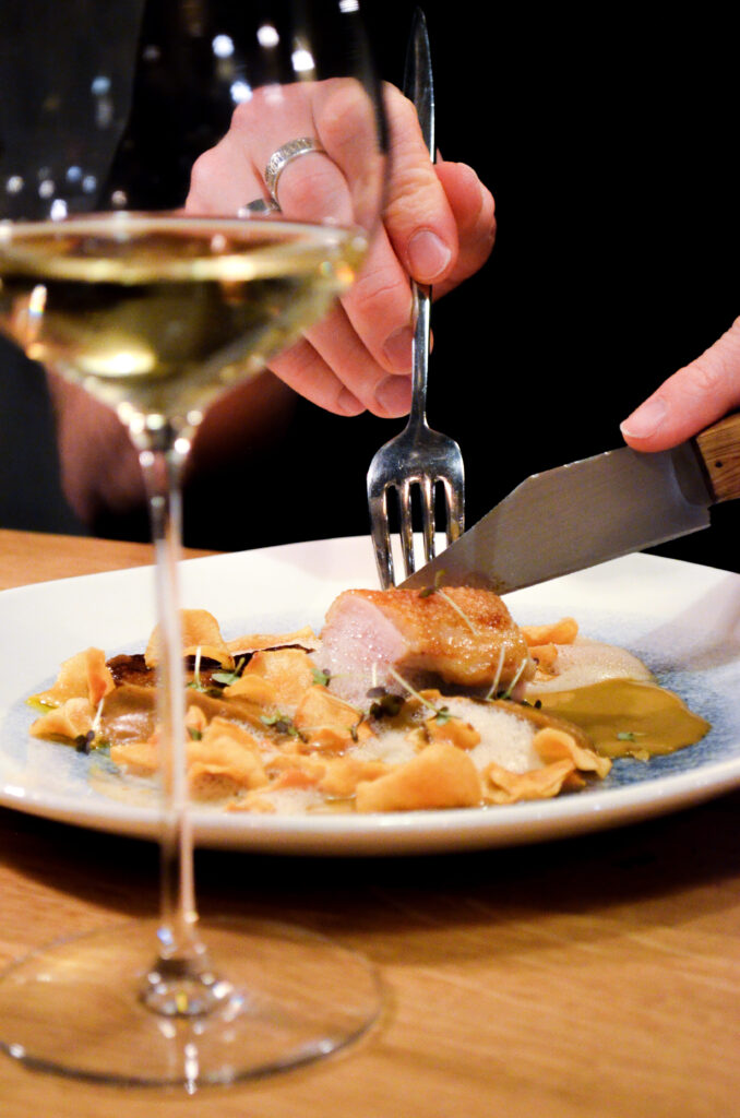 Le deuxième plat du menu en six temps du restaurant gastronomique Ardent à Esvres