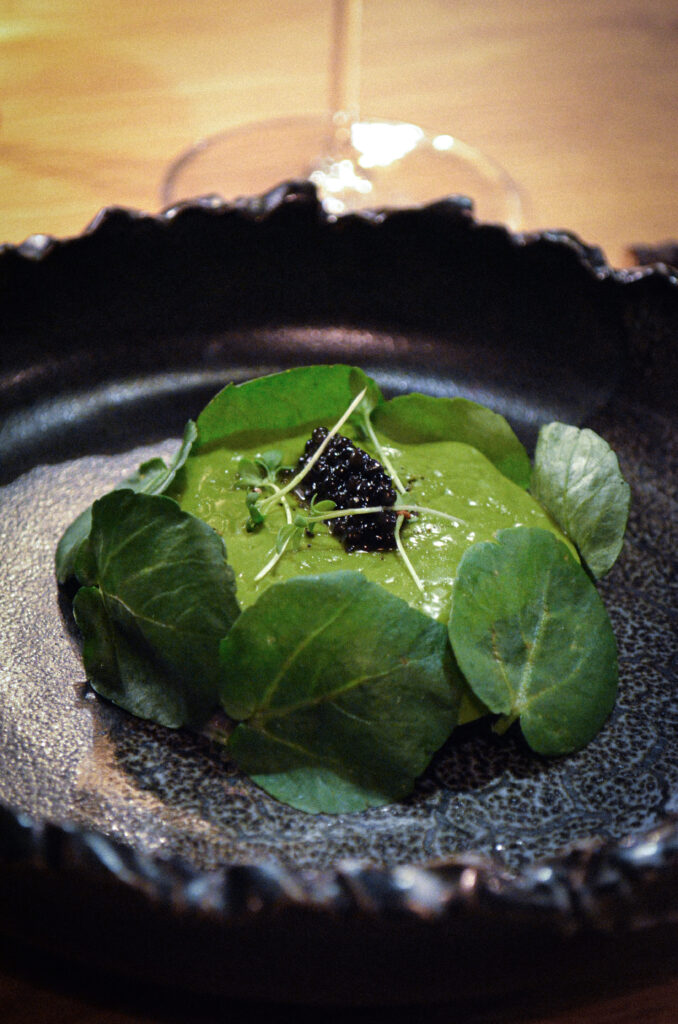 La deuxième entrée du menu en six temps du restaurant gastronomique Ardent à Esvres