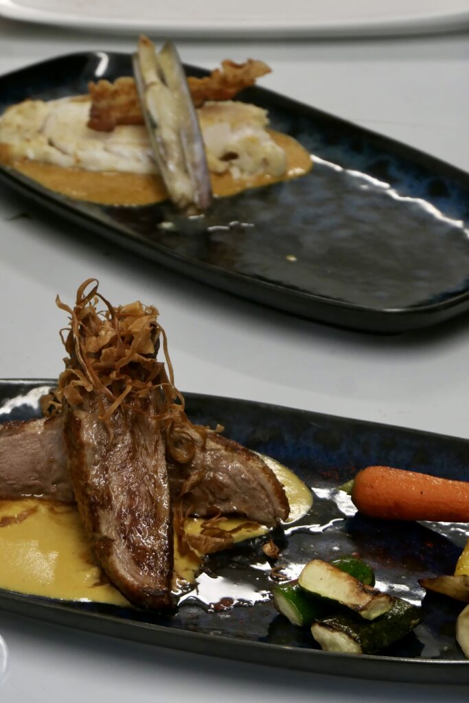 Filet de canard aux légumes et olives, du restaurant traditionnel Périgourdin, Le Batelier, à Arès.