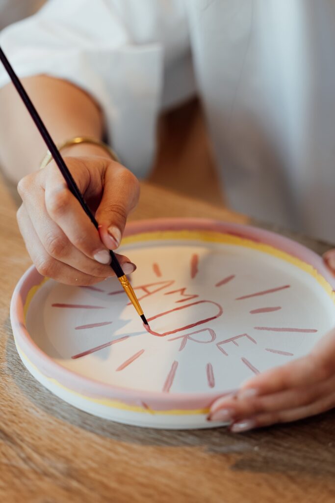 Le moment de création à l'Atelier des Cigales aux Angles