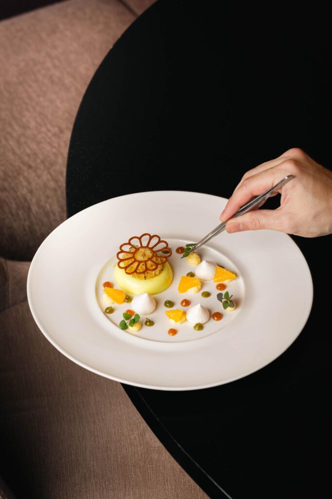 Dessert fleuri Oval Restaurant