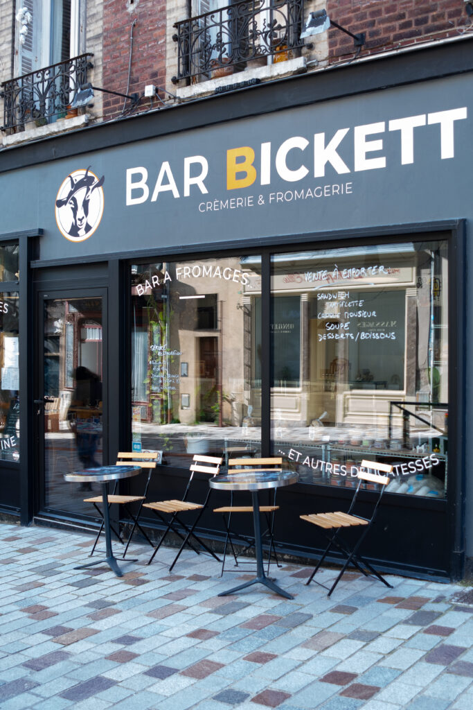 devanture de la cremerie fromagerie restaurant bar bickett à rouen