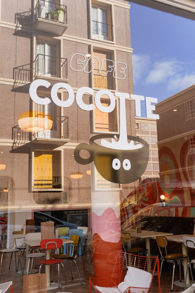 Une vitrine du Café Cocotte au Havre