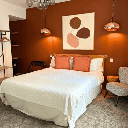 Une chambre rouge de Barnea