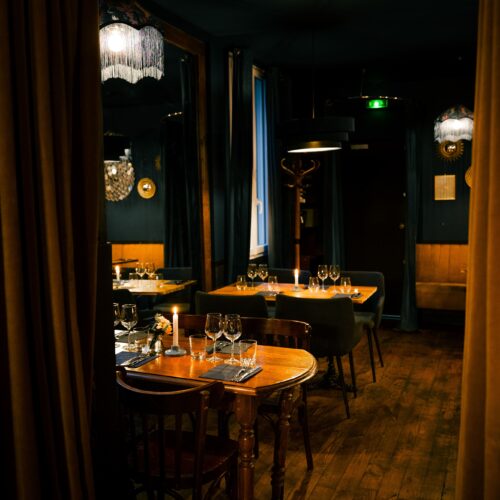 La salle du restaurant Chez René, à Rennes.