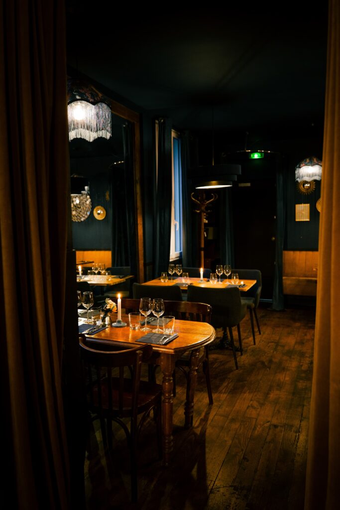 La salle du restaurant Chez René, à Rennes.