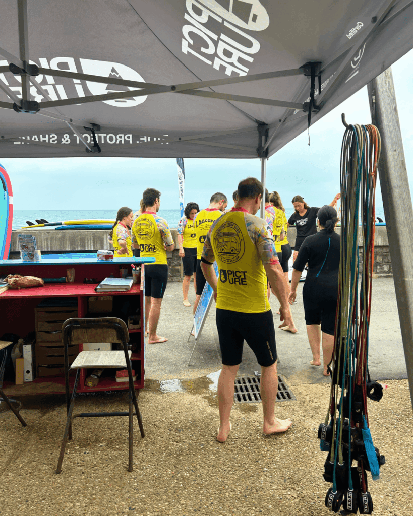 cours de surf à l'école de surf lagoondy à biarritz