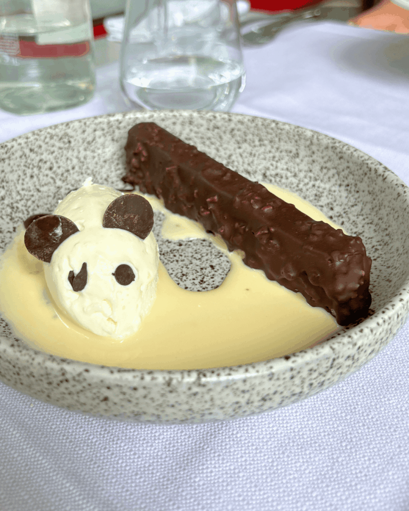 Un dessert en forme de sourie le gantxo