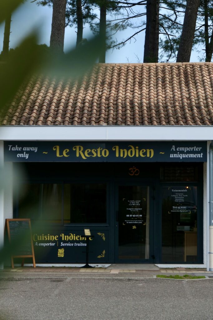 Devanture du Resto Indien à La Teste-de-Buch, établissement de cuisine indienne à emporter.