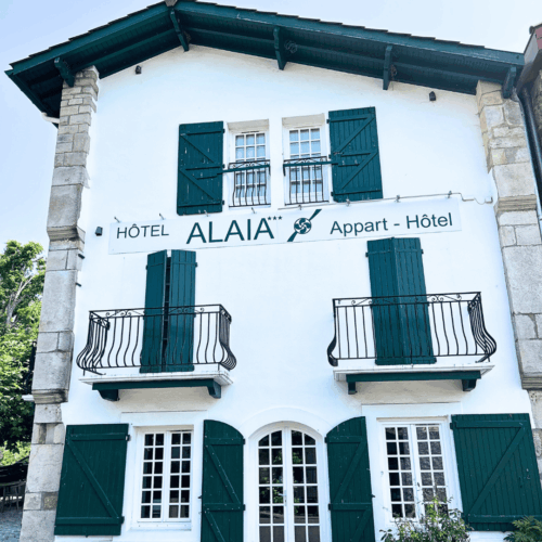 devanture d'alaia à ascain