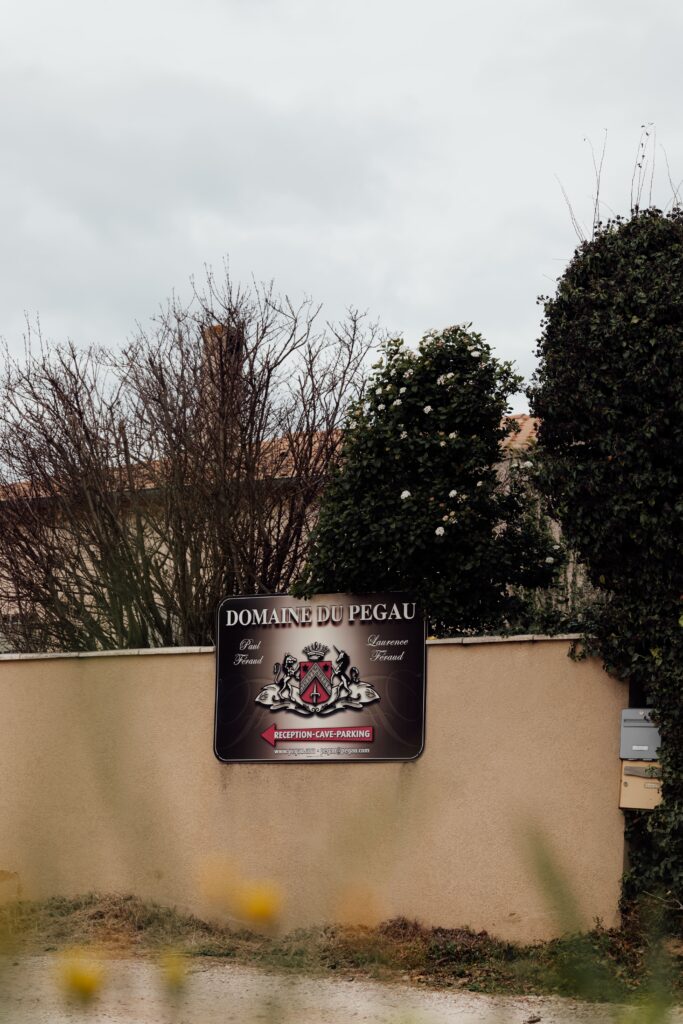 L'entrée du chemin du Domaine Pegau