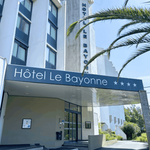 exterieur de l'hotel le bayonne a bayonne