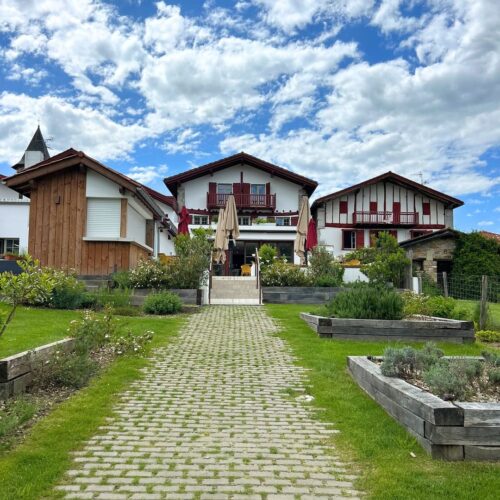 exterieur de maison oppoca à ainhoa