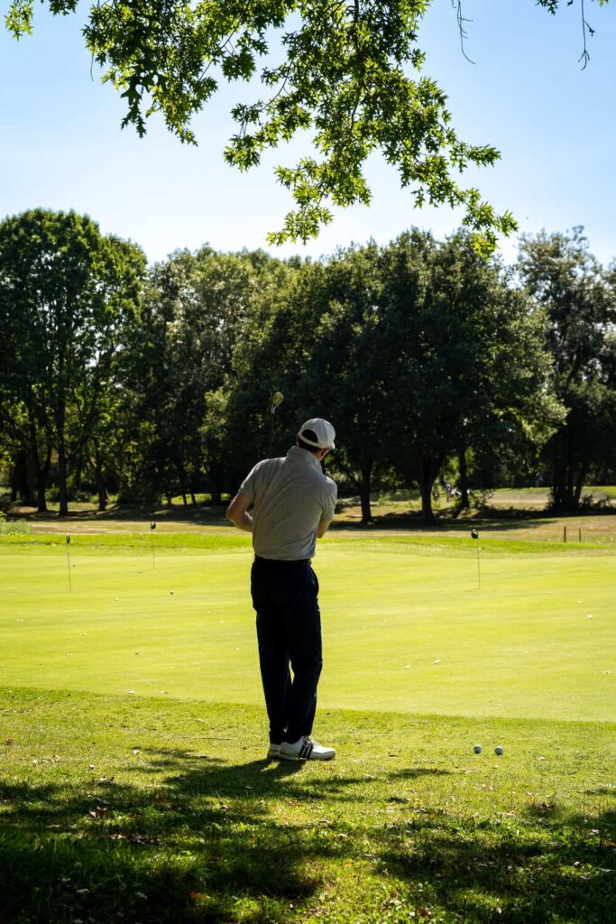 Un joueur de golf sur le green de Bluegreen, à Rennes