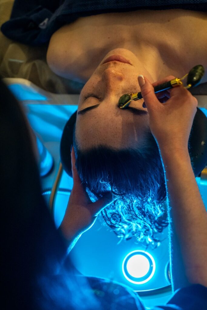 La prestation headspa de l'institut Doux Sens à Eymoutiers, institut de beauté et headspa, non loin de Limoges