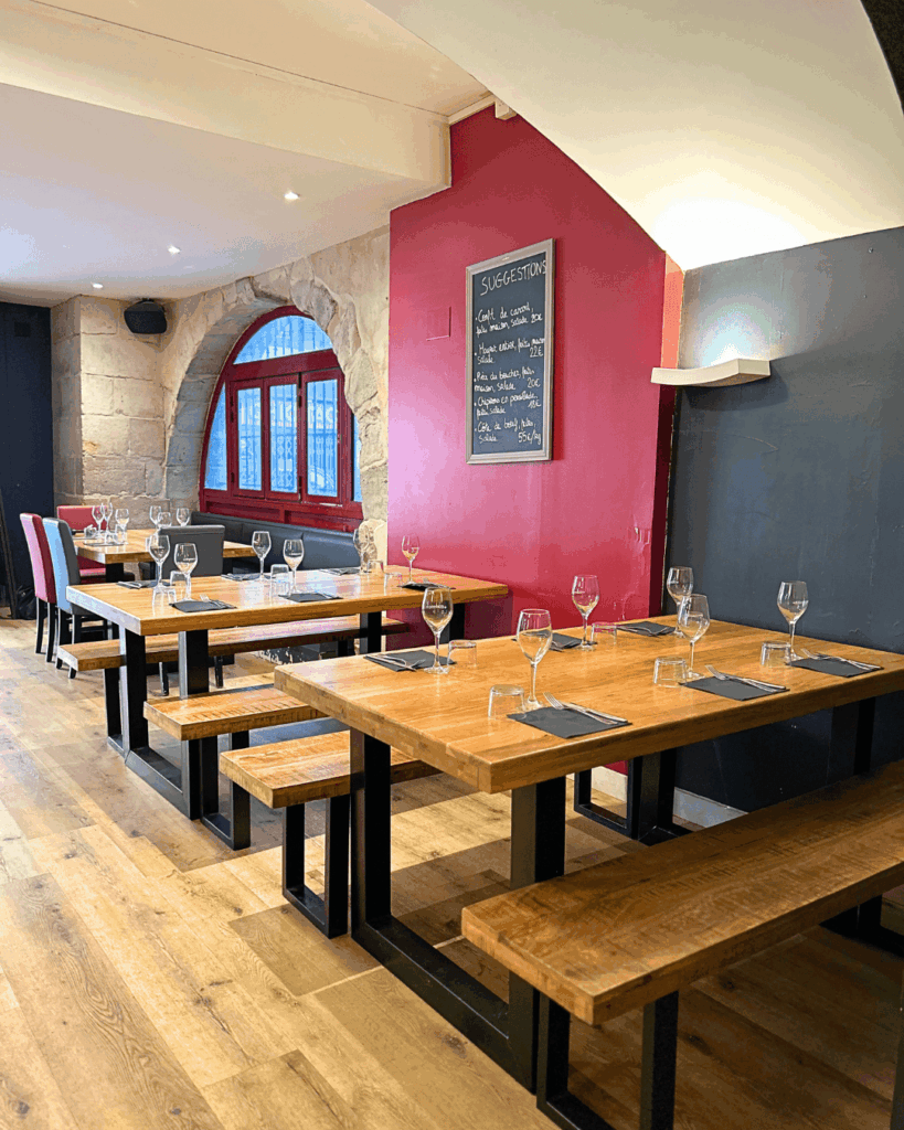interieur du restaurant d'izarrena à bayonne