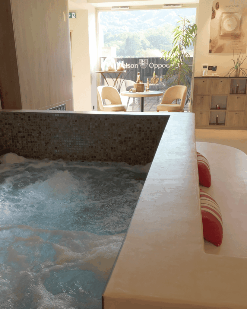 jacuzzi du spa oppocalm à ainhoa
