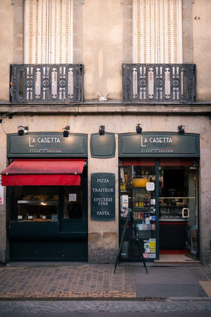 La devanture de La Casetta, traiteur italien à Rennes.