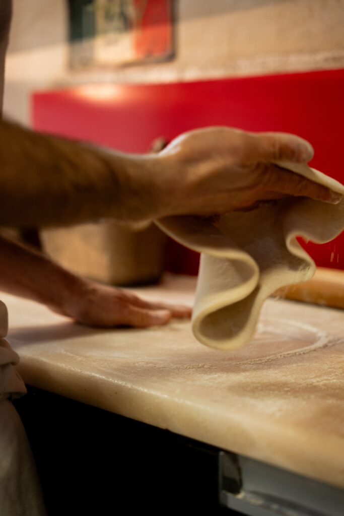 Un pâton pour une pizza fraîche préparée à La Casetta, à Rennes.