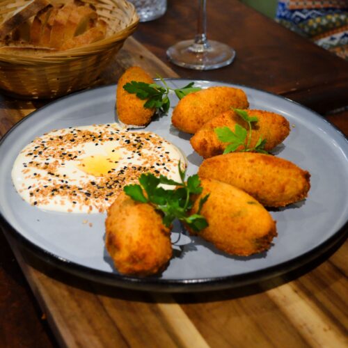 Des croquettes de houmous du bar La Niche à Tours