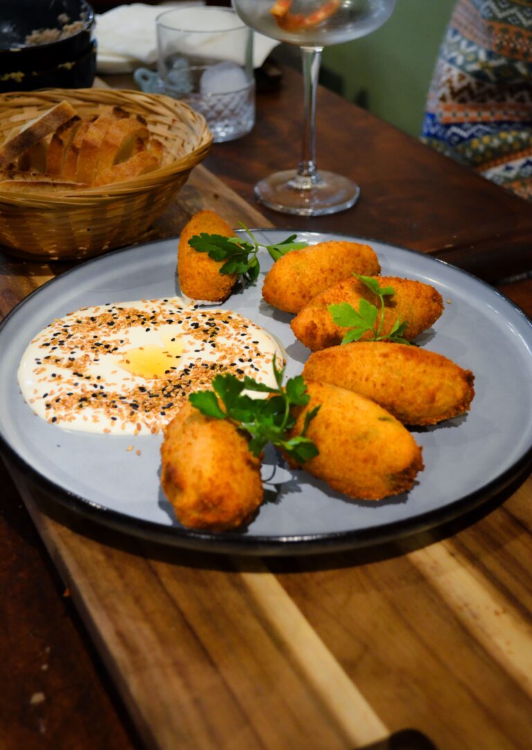 Des croquettes de houmous du bar La Niche à Tours