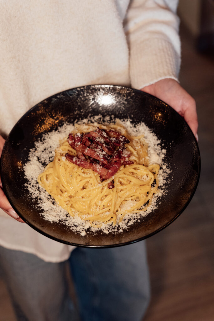 Les traditionnelles pâtes à la carbonara de L'aRoma situé à Morières-les-Avignon
