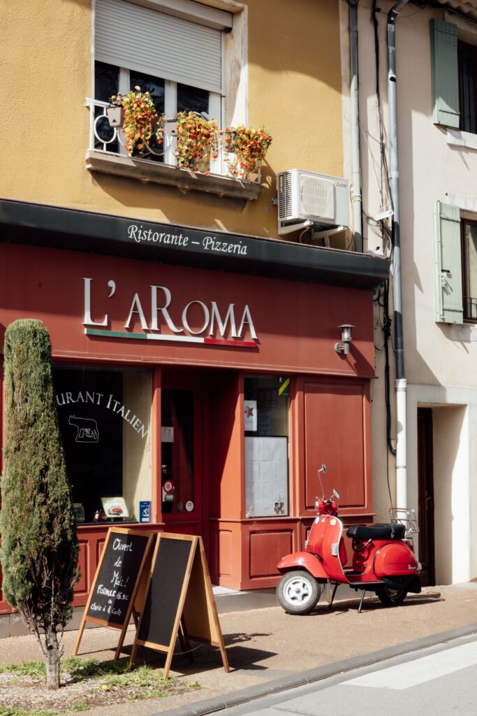 La devanture de L'aRoma situé à Morières-les-Avignon