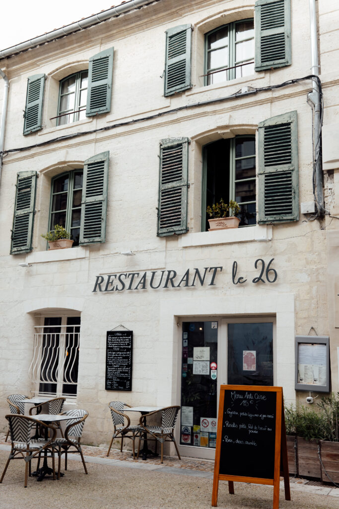 La devanture du Restaurant Le 26 à Avignon