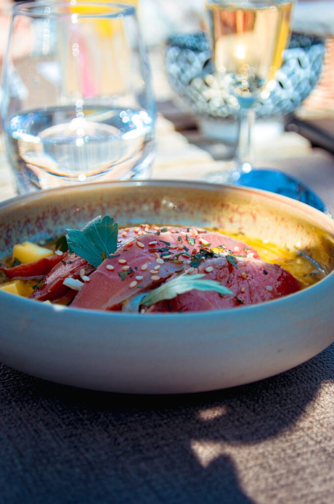 Une entrée au thon au restaurant Le Bistrot de la Bulle à Charentilly