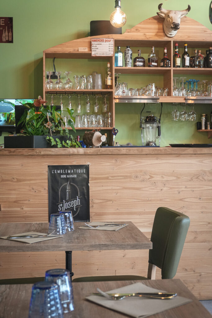 Une table du restaurant Le Courtil à Criquetot L'esneval