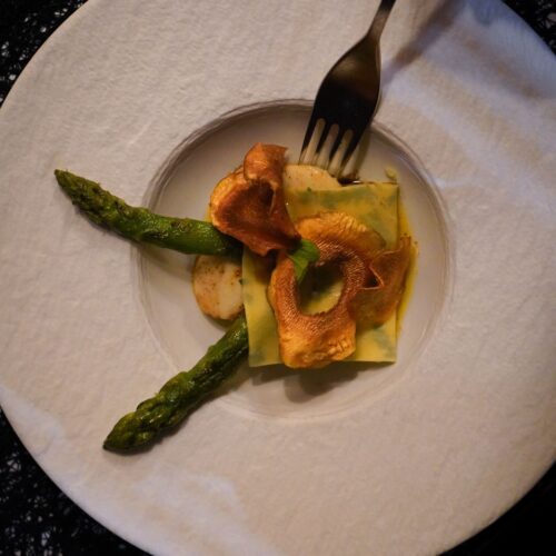 Un plat d'asperges au Lift à Orléans