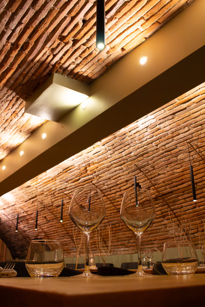 salle et verre de vin l'émulsion à toulouse