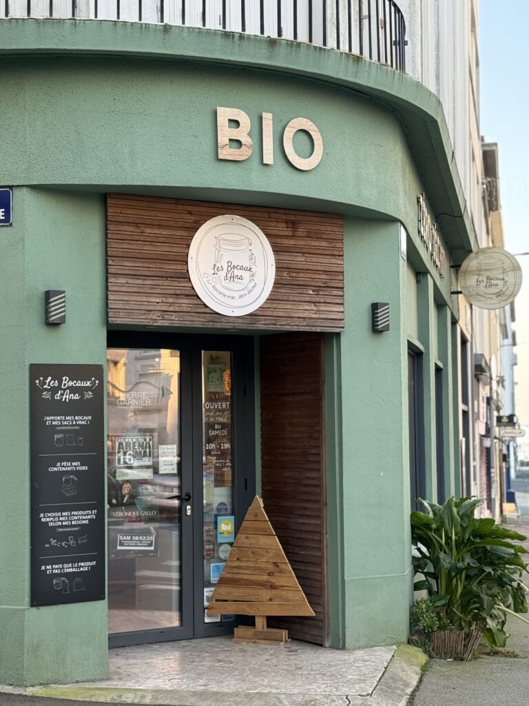 La devanture de l'épicerie vrac Les Bocaux d'Ana