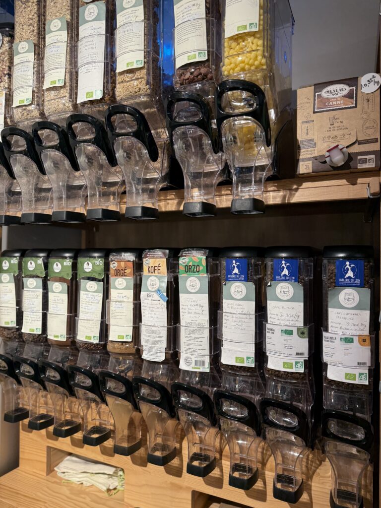 L'intérieur de l'épicerie vrac Les Bocaux d'Ana