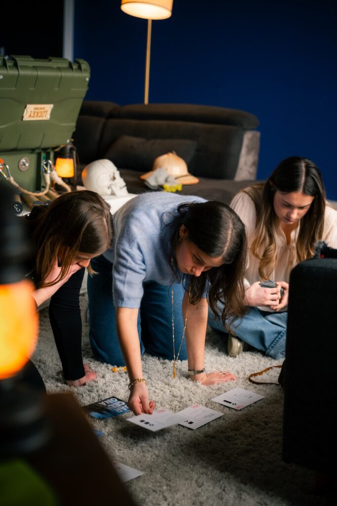 Une photo de groupe lors d'un escape game Lockey Aventures