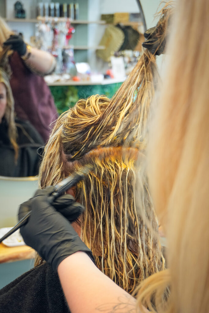Une couleur chez Magena Coiffeur Mixte au Havre