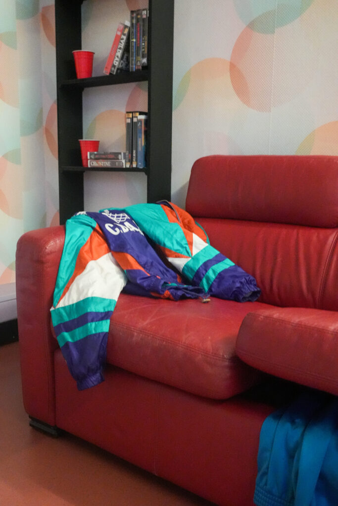 Un canapé dans l'escape game Mystere et Compagnie au Havre