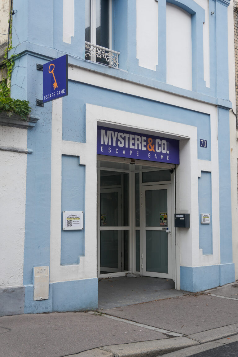 Une devanture de l'escape game Mystere et Compagnie au Havre