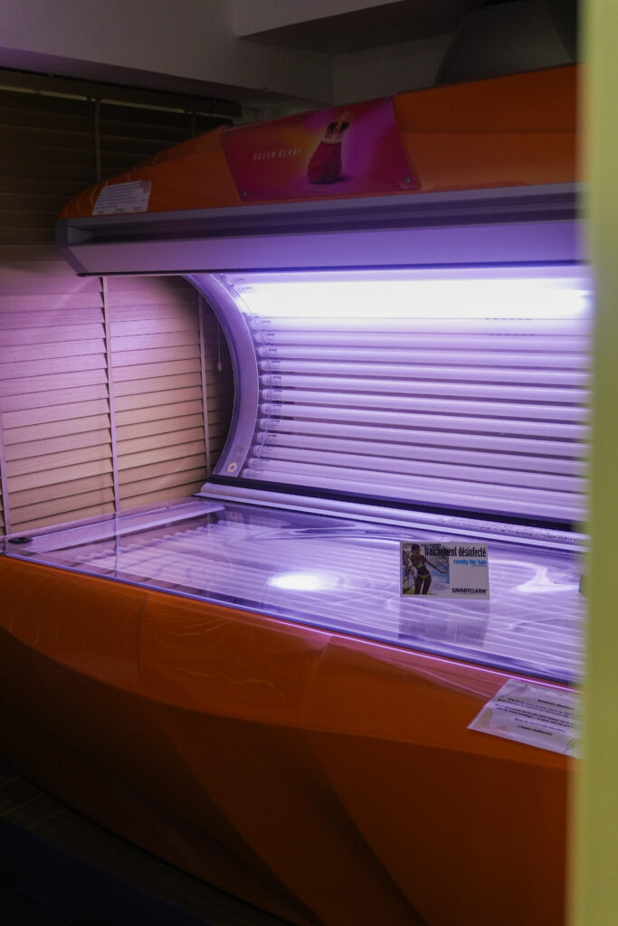 Une cabine du salon Nail Bar UV au Havre