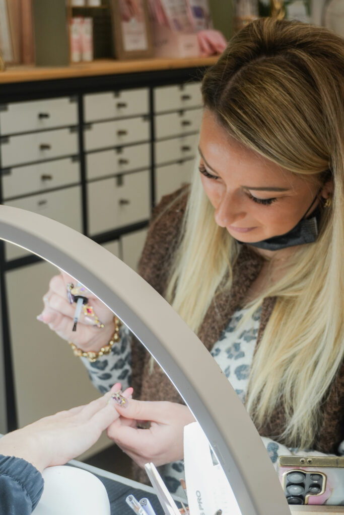 Anne-Sophie du salon Nail Bar UV au Havre