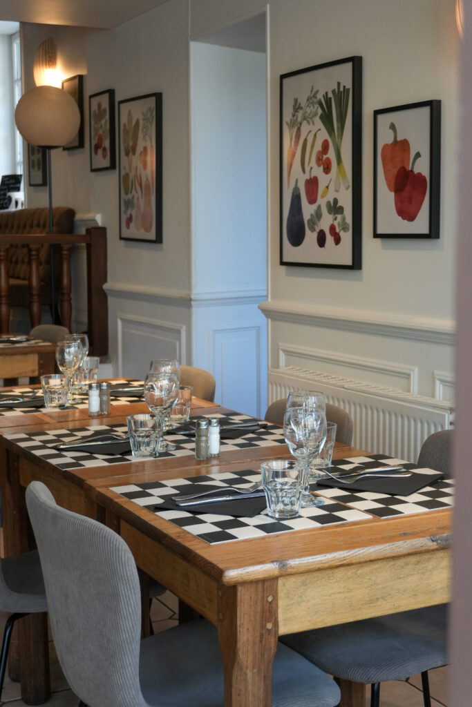 Des tables chez O 4 saisons Les Tilleuls