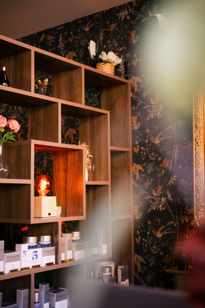 L'accueil d'Osez Massage à Rennes, avec une gamme de produits utilisés.