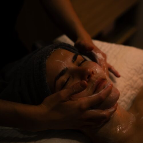 Un massage et soin du visage chez Osez Massage, à Rennes.