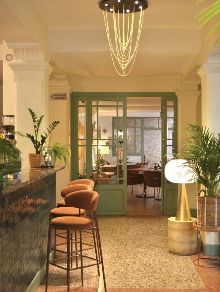 Le hall d'entrée du restaurant italien Otello à Carpentras