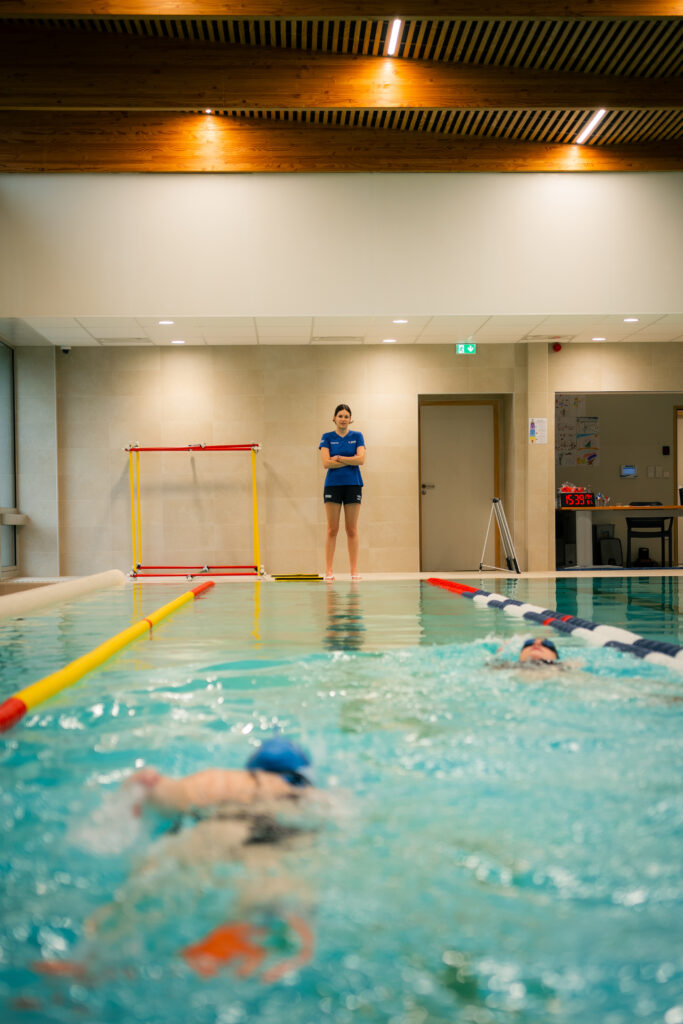 Une grande piscine pour des séances personnalisées alliant sport, récupération et bien-être. Rebirth, Cesson-Sevigne.