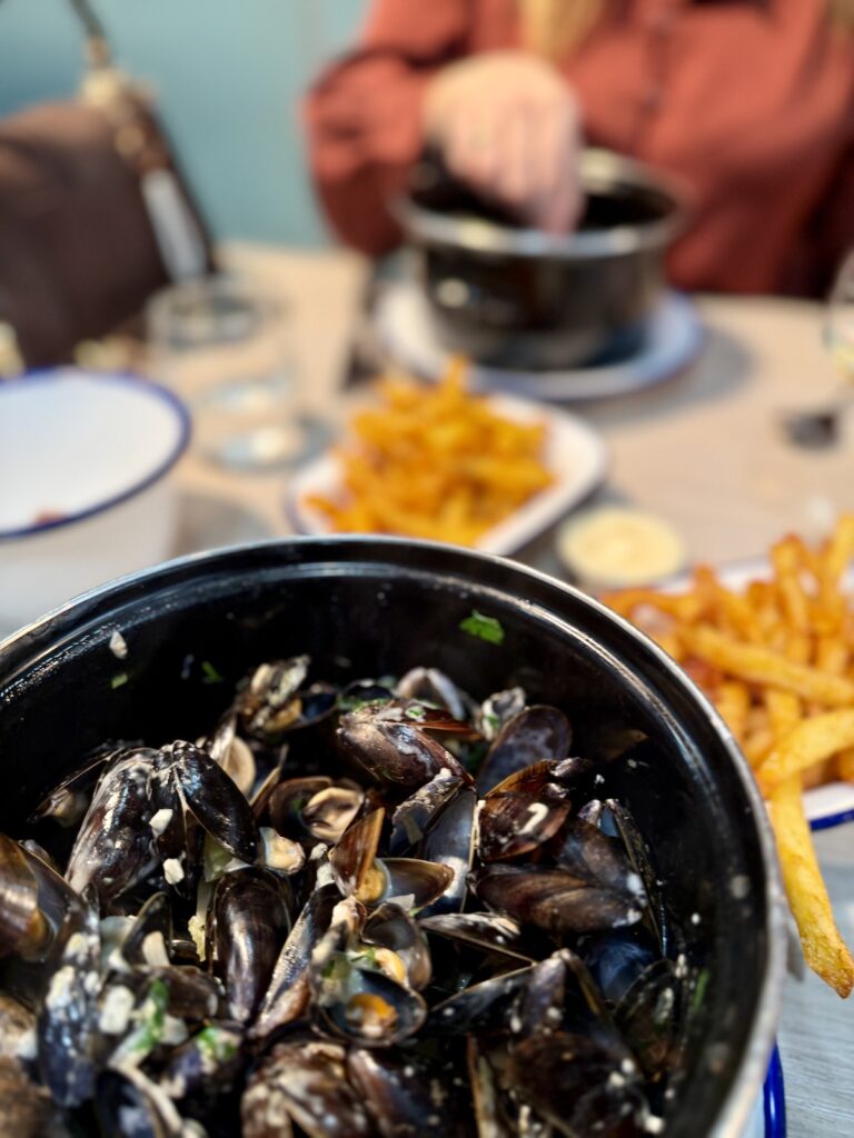Les moules et frites fraiches du restaurant Poulpo